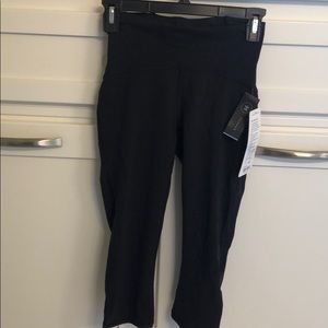 Lululemon women's crop leggings .black Sz 4